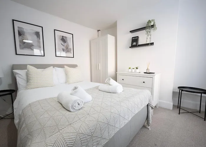 Stylish 1-Bedroom In Central Canterbury - Sleeps 4