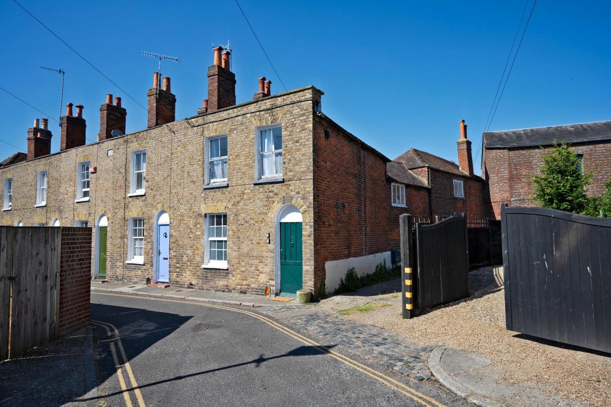Stylish 1-bedroom In - Sleeps 4 *